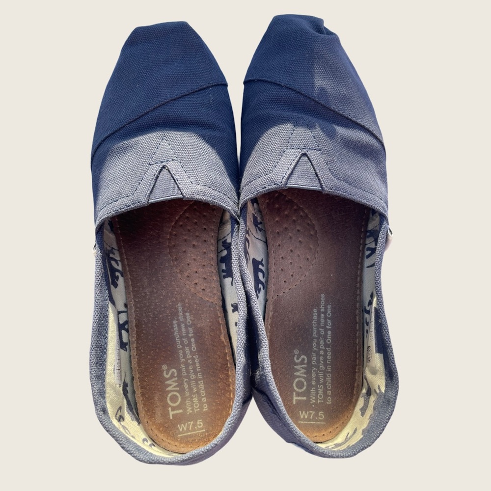 Woman’s Toms Size 7.5 W Blue Used